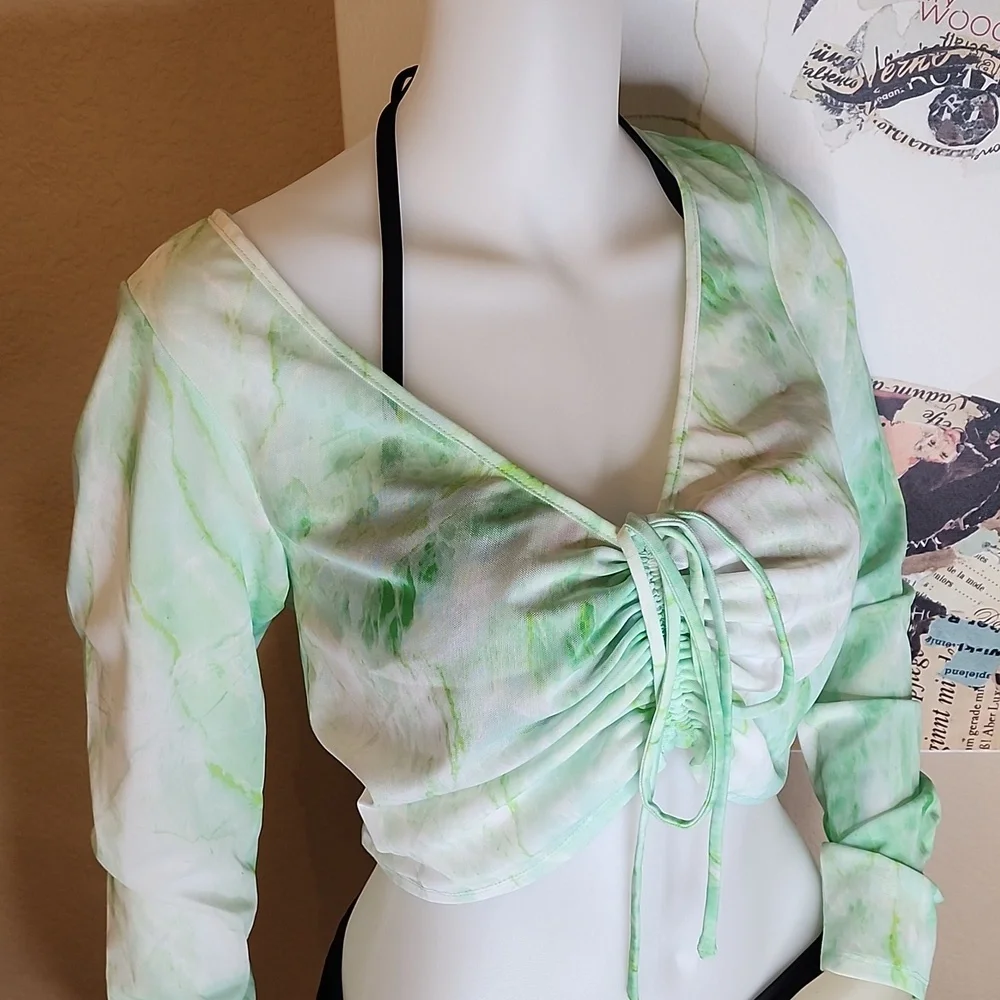 NWT GOOD AMERICAN MESH ROUCHED V CROP TOP GREEN MARBLE